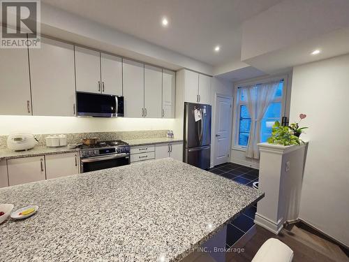 120 - 35 Lunar Crescent, Mississauga, ON - Indoor Photo Showing Kitchen With Stainless Steel Kitchen