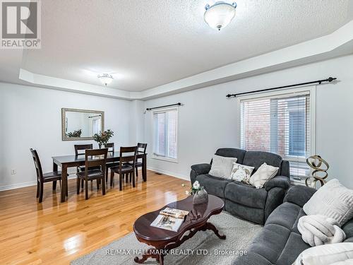 3099 Velmar Drive, Mississauga, ON - Indoor Photo Showing Living Room