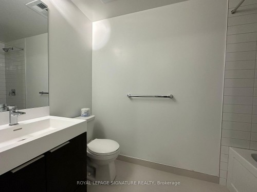 211-11 Maryport Avenue, Toronto, ON - Indoor Photo Showing Bathroom