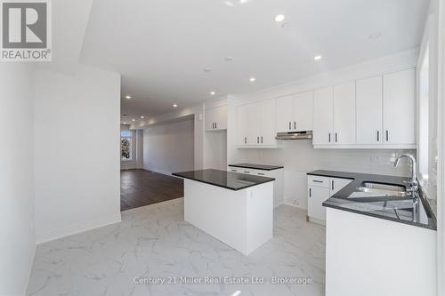 43 - 2140 Trafalgar Road, Oakville (Ro River Oaks), ON - Indoor Photo Showing Kitchen