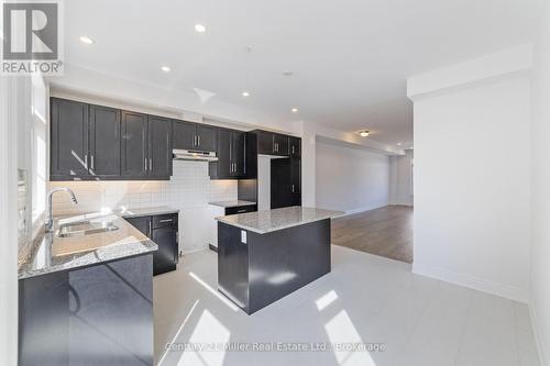 43 - 2140 Trafalgar Road, Oakville (Ro River Oaks), ON - Indoor Photo Showing Kitchen With Double Sink