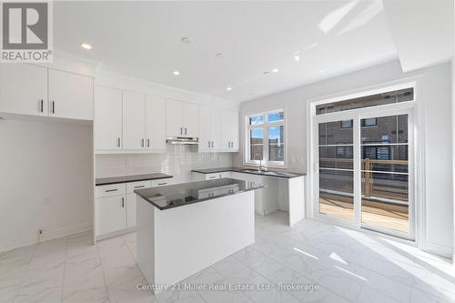 43 - 2140 Trafalgar Road, Oakville (Ro River Oaks), ON - Indoor Photo Showing Kitchen With Upgraded Kitchen