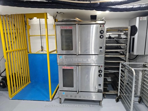 1174 Bloor Street W, Toronto, ON 