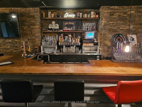 1174 Bloor Street W, Toronto, ON 