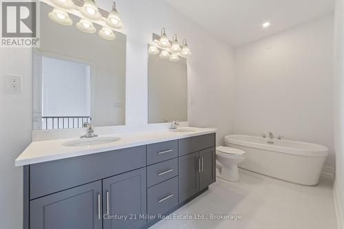 42 - 2140 Trafalgar Road, Oakville (Ro River Oaks), ON - Indoor Photo Showing Bathroom