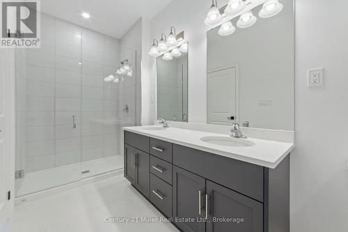 42 - 2140 Trafalgar Road, Oakville (Ro River Oaks), ON - Indoor Photo Showing Bathroom