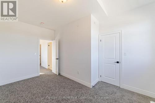 42 - 2140 Trafalgar Road, Oakville (Ro River Oaks), ON - Indoor Photo Showing Other Room