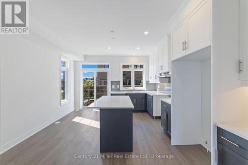42 - 2140 Trafalgar Road, Oakville (Ro River Oaks), ON - Indoor Photo Showing Kitchen