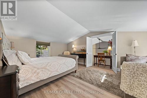 5 - 99 Bridge Street E, Belleville (Belleville Ward), ON - Indoor Photo Showing Bedroom