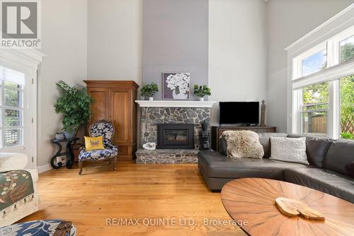 5 - 99 Bridge Street E, Belleville (Belleville Ward), ON - Indoor Photo Showing Living Room With Fireplace