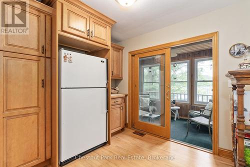 652 North Waseosa Lake Road, Huntsville (Chaffey), ON - Indoor Photo Showing Kitchen