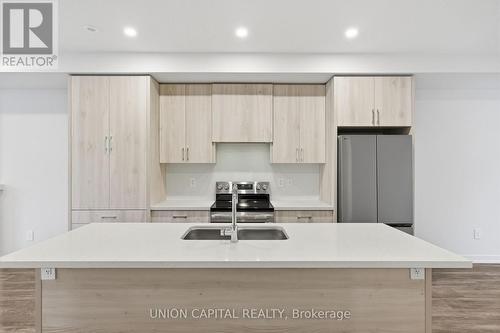 6 Robert Gilpin Lane, Richmond Hill, ON - Indoor Photo Showing Kitchen With Double Sink