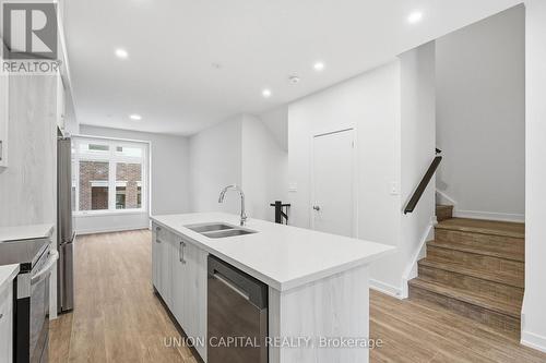 6 Robert Gilpin Lane, Richmond Hill, ON - Indoor Photo Showing Kitchen With Double Sink