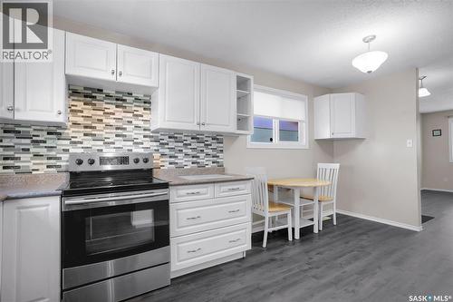 330 Smallwood Crescent, Saskatoon, SK - Indoor Photo Showing Kitchen