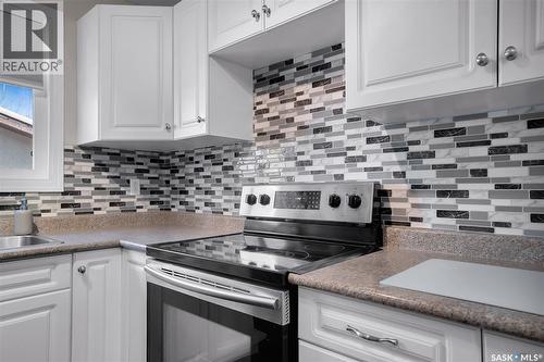 330 Smallwood Crescent, Saskatoon, SK - Indoor Photo Showing Kitchen With Upgraded Kitchen