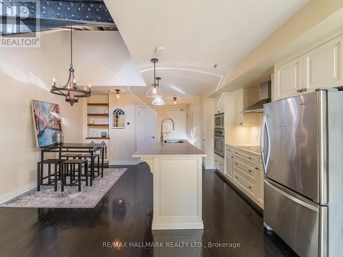 301 - 384 Sunnyside Avenue, Toronto, ON - Indoor Photo Showing Other Room