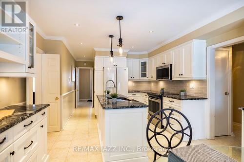 233 Wellington Street, Whitby (Lynde Creek), ON - Indoor Photo Showing Kitchen With Upgraded Kitchen