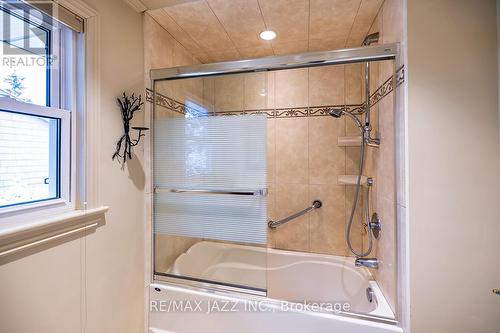 233 Wellington Street, Whitby (Lynde Creek), ON - Indoor Photo Showing Bathroom