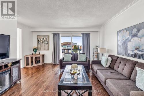 301 Pellatt Avenue, Toronto, ON - Indoor Photo Showing Living Room