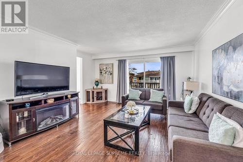 301 Pellatt Avenue, Toronto, ON - Indoor Photo Showing Living Room