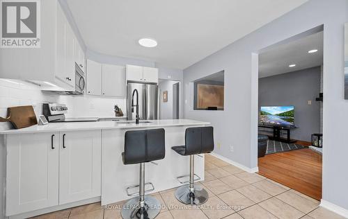 16 Cox Crescent, Brampton, ON - Indoor Photo Showing Kitchen With Upgraded Kitchen