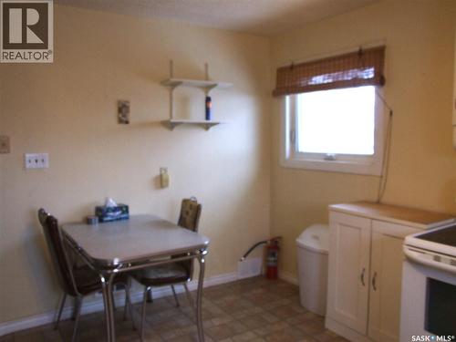 311 3Rd Avenue E, Leader, SK - Indoor