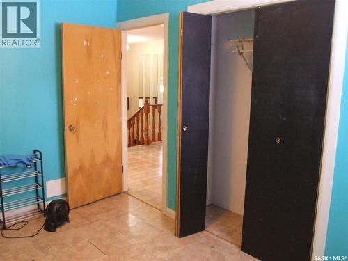 311 3Rd Avenue E, Leader, SK - Indoor