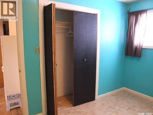 311 3Rd Avenue E, Leader, SK - Indoor