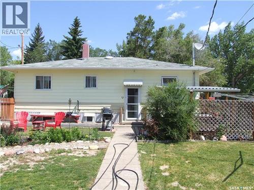 311 3Rd Avenue E, Leader, SK - Outdoor