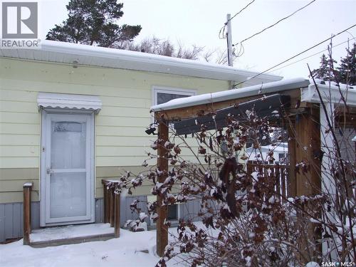 311 3Rd Avenue E, Leader, SK - Outdoor