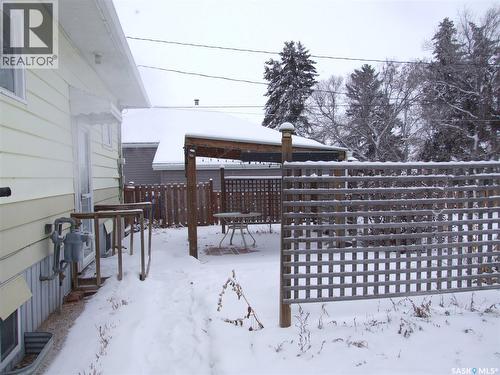 311 3Rd Avenue E, Leader, SK - Outdoor