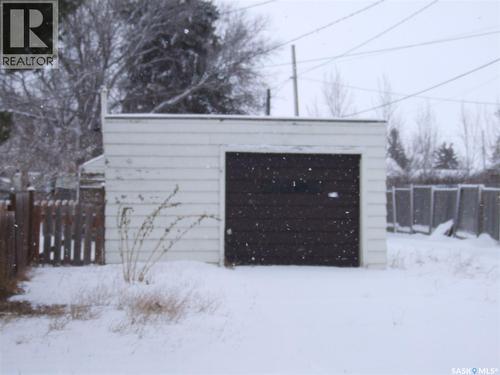 311 3Rd Avenue E, Leader, SK - Outdoor