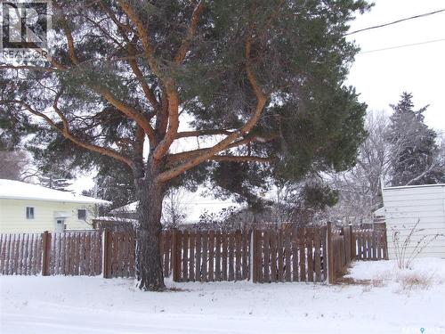 311 3Rd Avenue E, Leader, SK - Outdoor