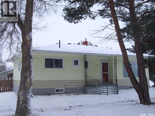 311 3Rd Avenue E, Leader, SK - Outdoor