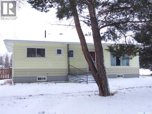 311 3Rd Avenue E, Leader, SK - Outdoor