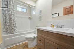 Main 4pc Bathroom - 