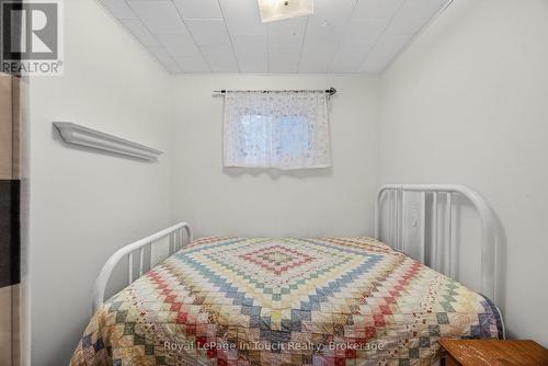 85 Tiny Beaches Road S, Tiny, ON - Indoor Photo Showing Bedroom