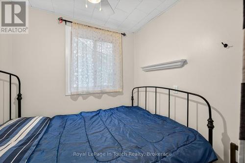 85 Tiny Beaches Road S, Tiny, ON - Indoor Photo Showing Bedroom