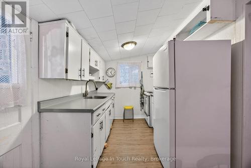 85 Tiny Beaches Road S, Tiny, ON - Indoor Photo Showing Kitchen