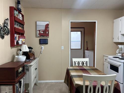 209 Fotheringham Avenue, Atikokan, ON - Indoor Photo Showing Kitchen