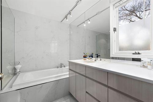 34 Birkenhead Ave, Winnipeg, MB 