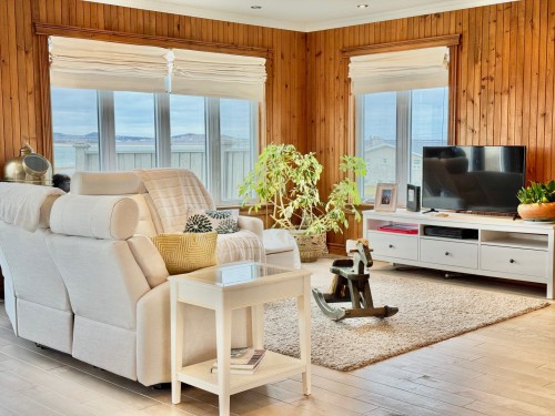 Salon - 8 Ch. De La Pointe-Basse, Les Îles-De-La-Madeleine, QC - Indoor Photo Showing Living Room