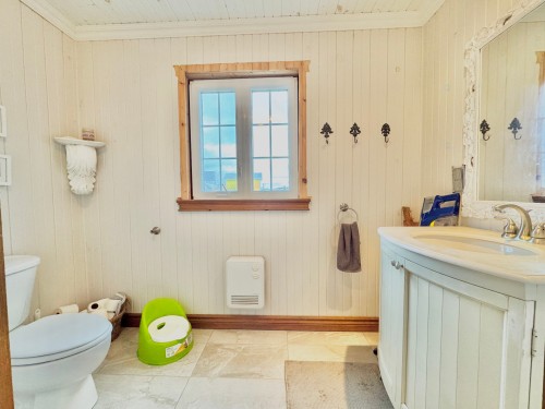 Salle de bains - 8 Ch. De La Pointe-Basse, Les Îles-De-La-Madeleine, QC - Indoor Photo Showing Bathroom