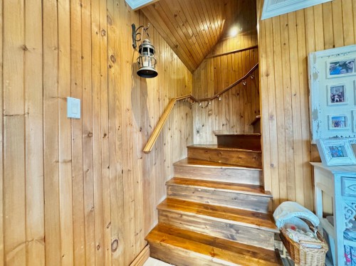 Escalier - 8 Ch. De La Pointe-Basse, Les Îles-De-La-Madeleine, QC - Indoor Photo Showing Other Room