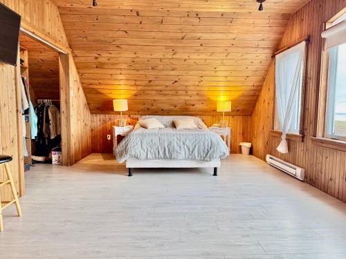 Chambre à coucher principale - 8 Ch. De La Pointe-Basse, Les Îles-De-La-Madeleine, QC - Indoor Photo Showing Bedroom