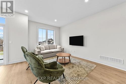 2580 Sheffield Boulevard, London South (South U), ON - Indoor Photo Showing Living Room