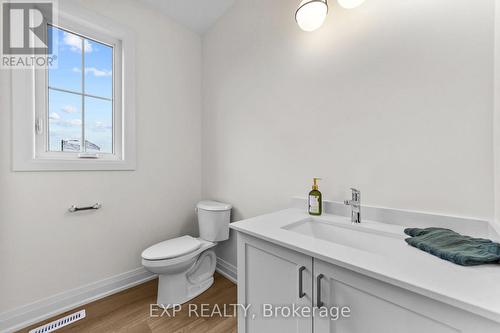 2580 Sheffield Boulevard, London South (South U), ON - Indoor Photo Showing Bathroom