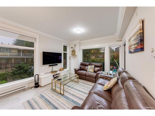 207 13799 101 Avenue, Surrey, BC - Indoor Photo Showing Living Room
