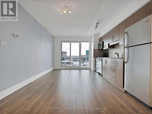 308 - 30 Herons Hill Way, Toronto, ON - Indoor Photo Showing Kitchen