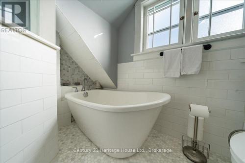 184 Weber Street E, Kitchener, ON - Indoor Photo Showing Bathroom